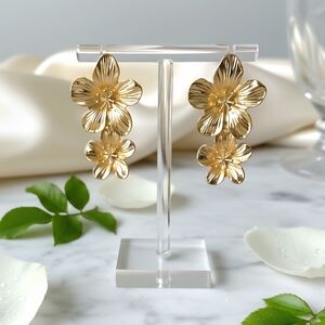 🆕️ Luxury Golden Flower Statement Earrings 🌸 Vintage Style Elegant Studs 🌟